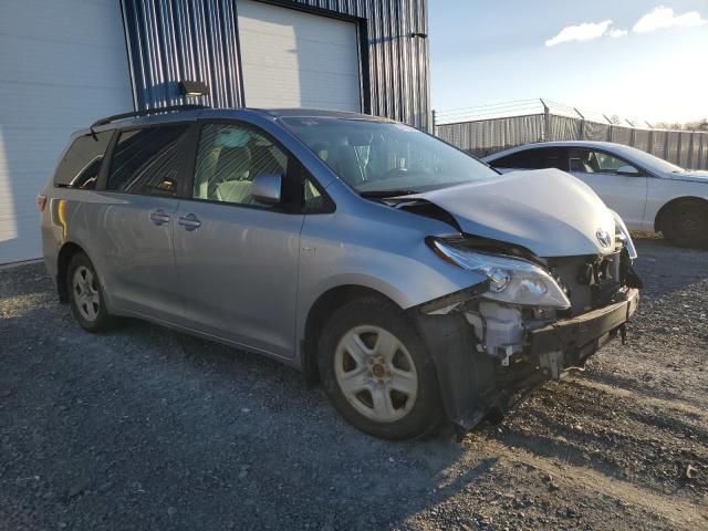 2017 Toyota Sienna LE