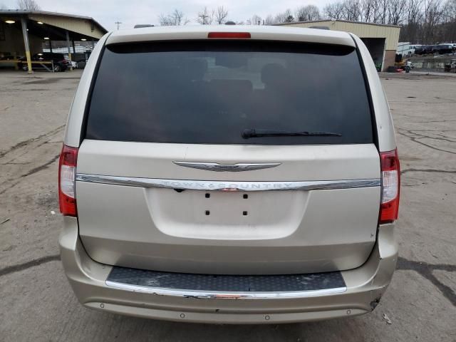 2013 Chrysler Town & Country Touring L