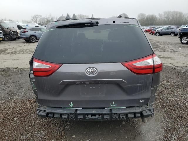 2019 Toyota Sienna LE