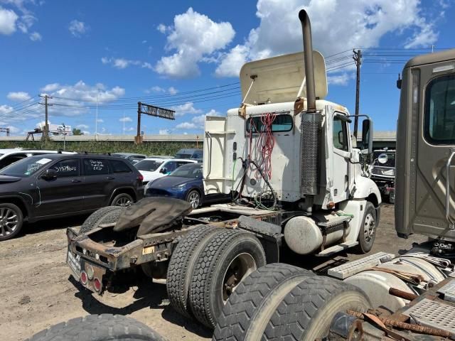 2005 Freightliner Conventional Columbia