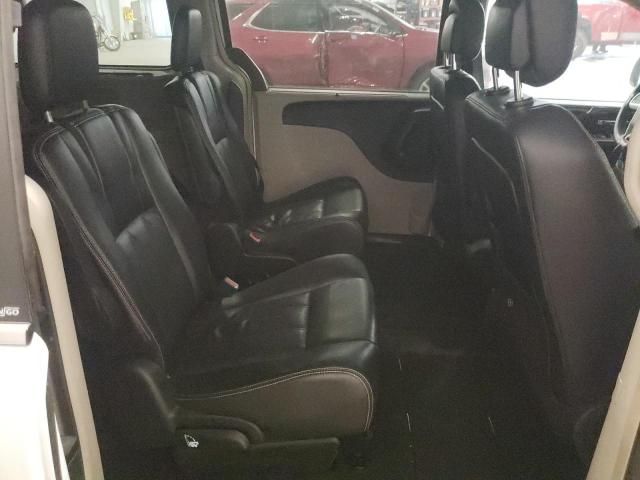 2014 Chrysler Town & Country Touring L