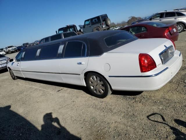 2004 Lincoln Town Car Executive