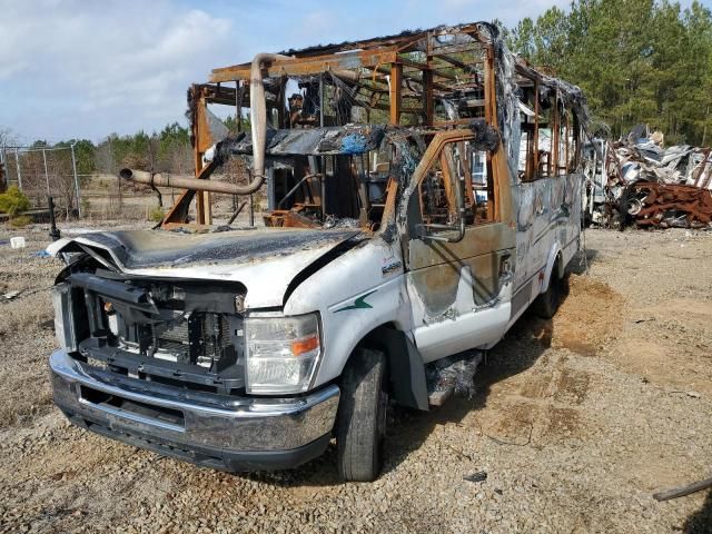 2017 Ford Econoline E450 Super Duty Cutaway Van