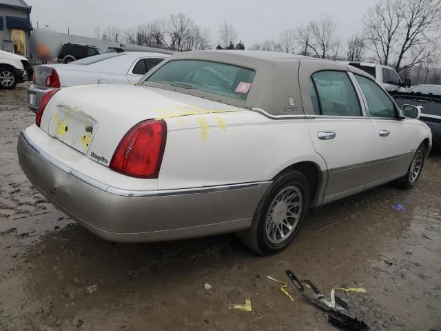 2000 Lincoln Town Car Signature