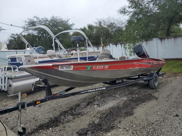 2004 White 2005 Bass Boat