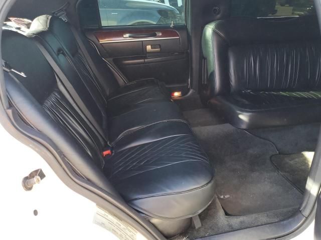 2004 Lincoln Town Car Executive