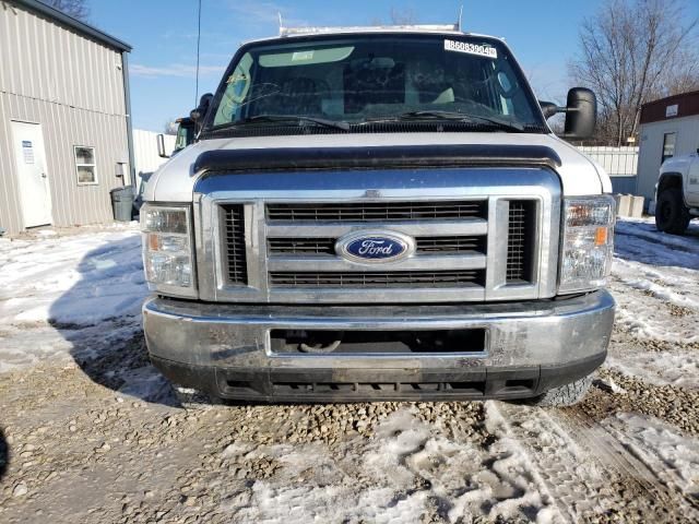 2016 Ford Econoline E350 Super Duty Cutaway Van