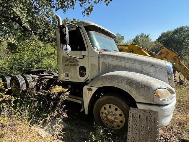 2005 Freightliner Conventional Columbia