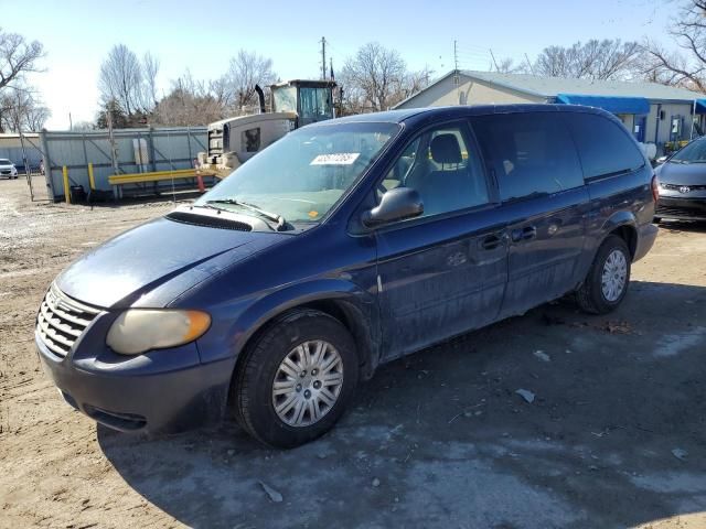 2005 Chrysler Town & Country LX