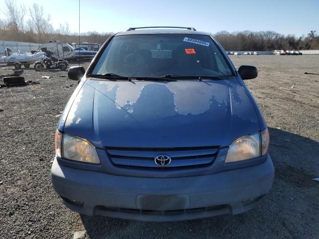 2001 Toyota Sienna LE