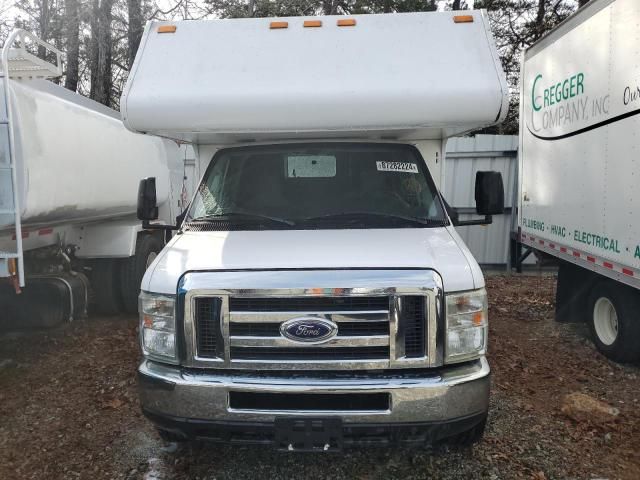 2017 Ford Econoline E350 Super Duty Cutaway Van