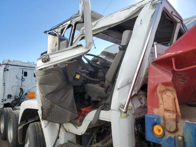 2003 Freightliner Medium Conventional FL80