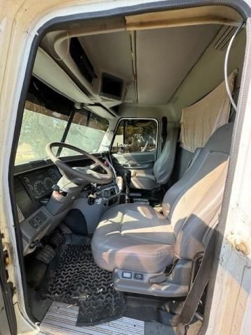 2005 Freightliner Conventional Columbia