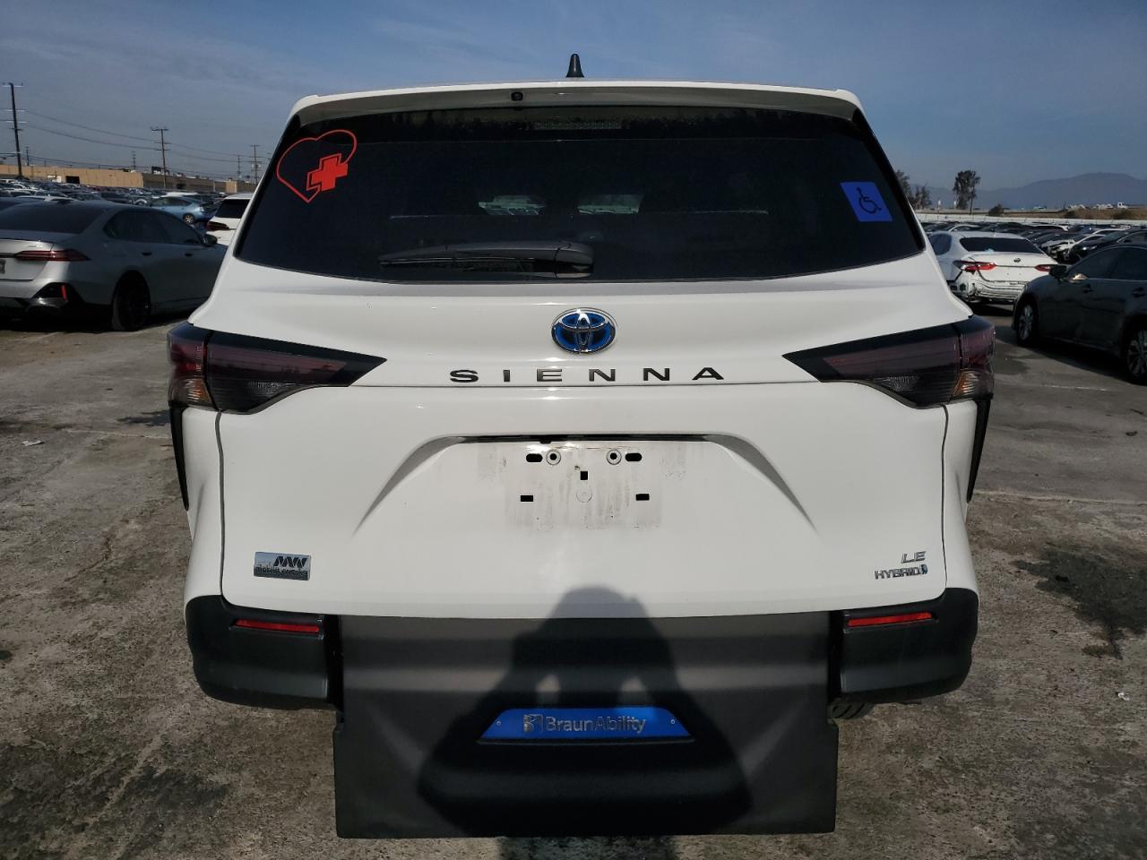 2024 Toyota Sienna le