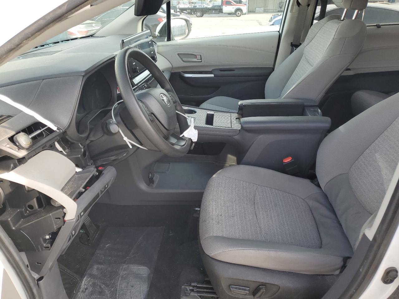 2024 Toyota Sienna le