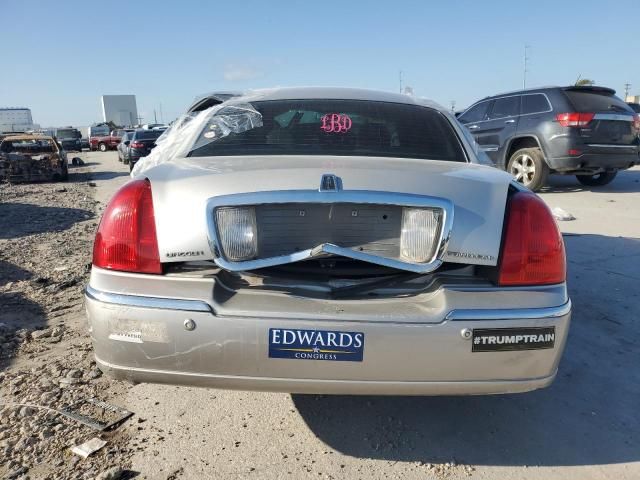 2005 Lincoln Town Car Signature Limited