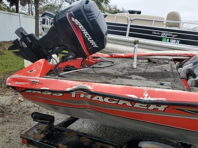 2004 White 2005 Bass Boat