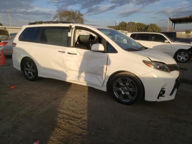 2018 Toyota Sienna SE