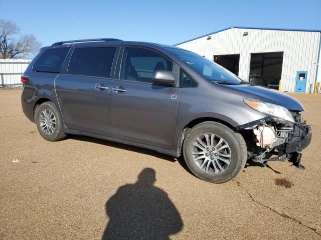 2018 Toyota Sienna XLE