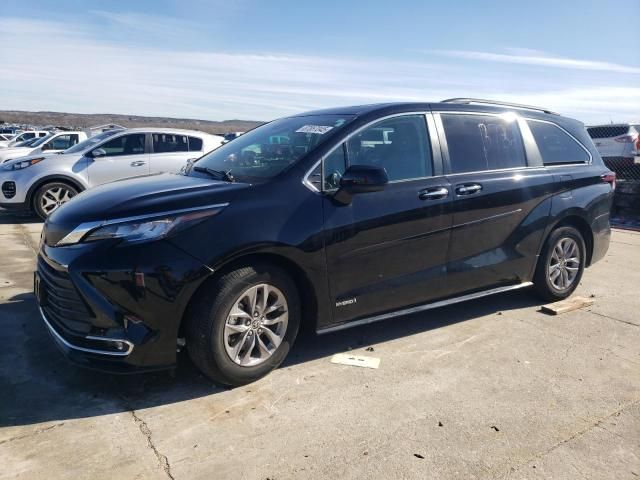 2021 Toyota Sienna XLE