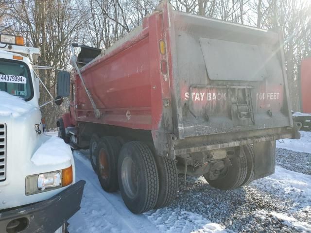 2004 Mack 700 CV700