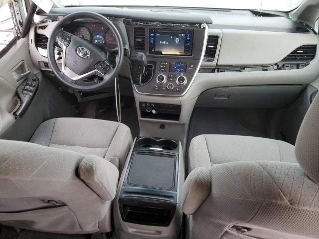 2017 Toyota Sienna LE