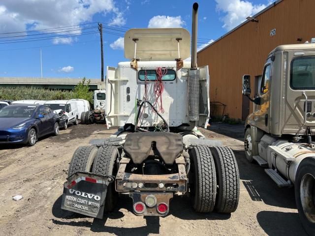 2005 Freightliner Conventional Columbia