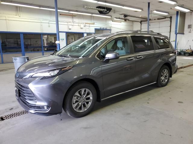 2025 Toyota Sienna XLE