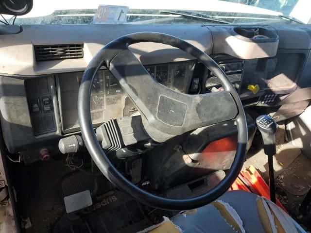 2001 International 4000 4700