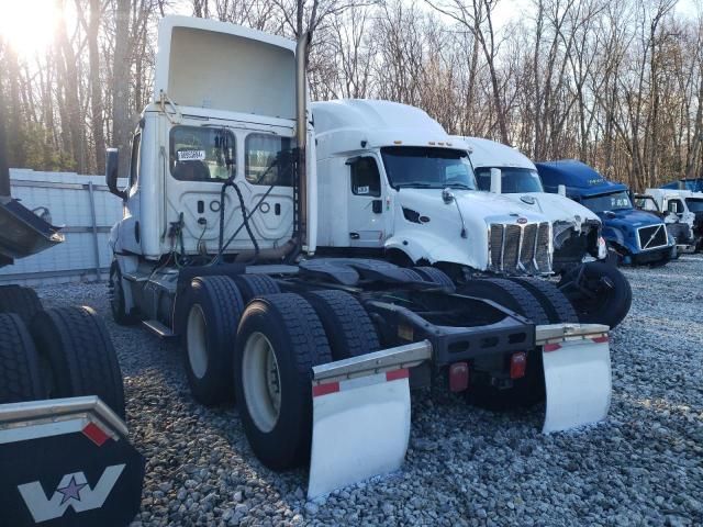 2019 Freightliner Cascadia 126