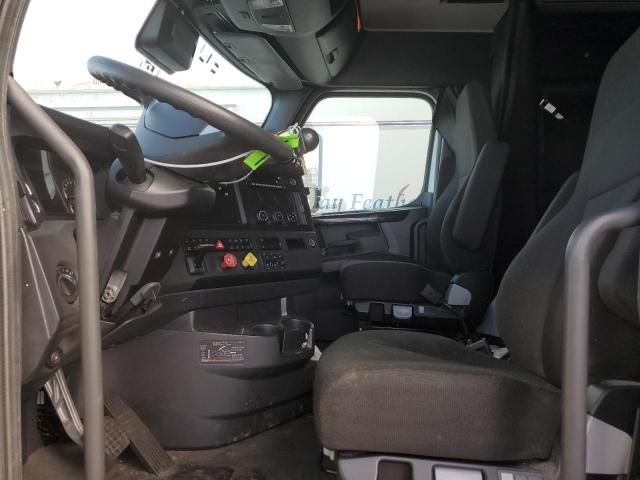 2023 Freightliner Cascadia 126