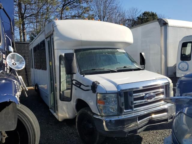 2008 Ford Econoline E350 Super Duty Cutaway Van