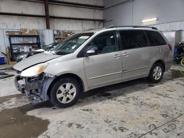 2004 Toyota Sienna CE