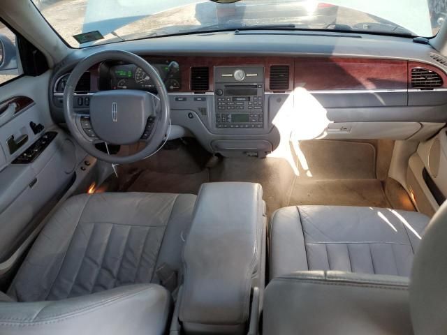 2005 Lincoln Town Car Signature