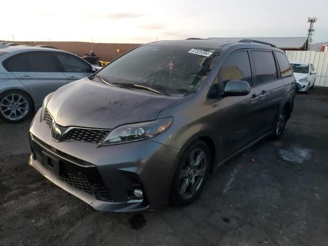 2018 Toyota Sienna SE