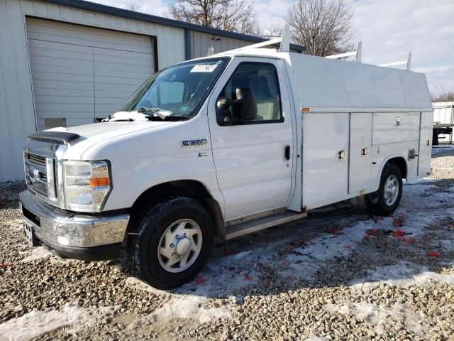 2014 Ford Econoline E350 Super Duty Cutaway Van