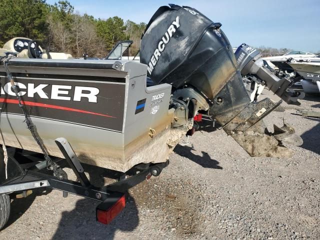 2010 Tracker Boat
