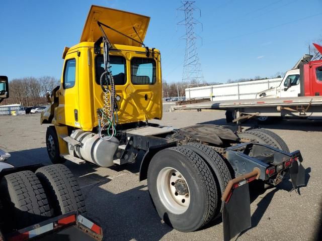 2019 Freightliner Cascadia 126