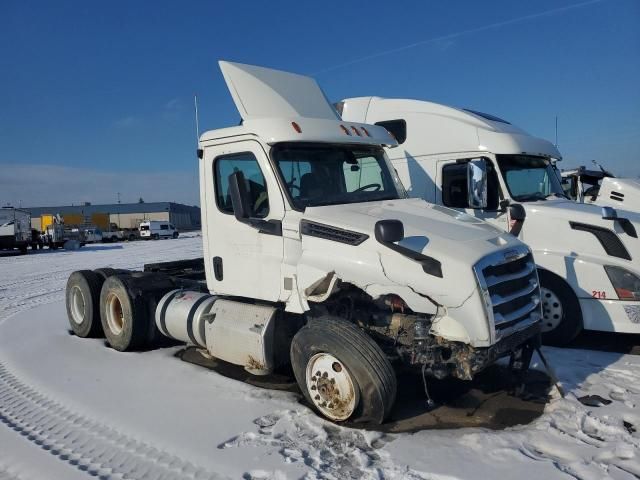 2020 Freightliner Cascadia 126