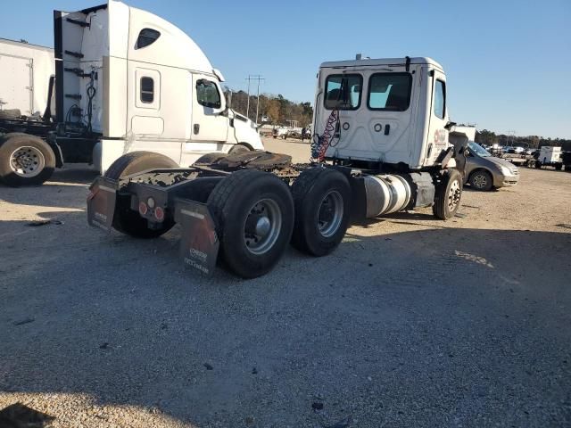 2018 Freightliner Cascadia 126