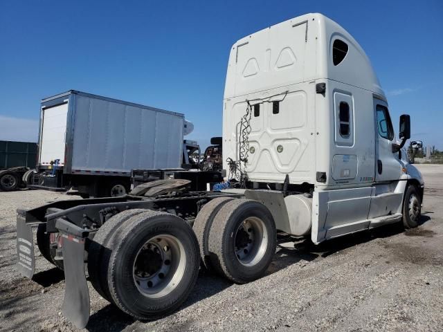 2014 Freightliner Cascadia 125