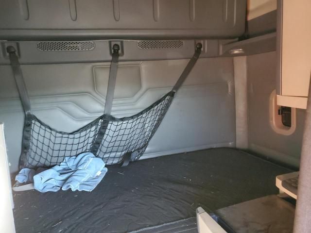 2013 Freightliner Cascadia 125