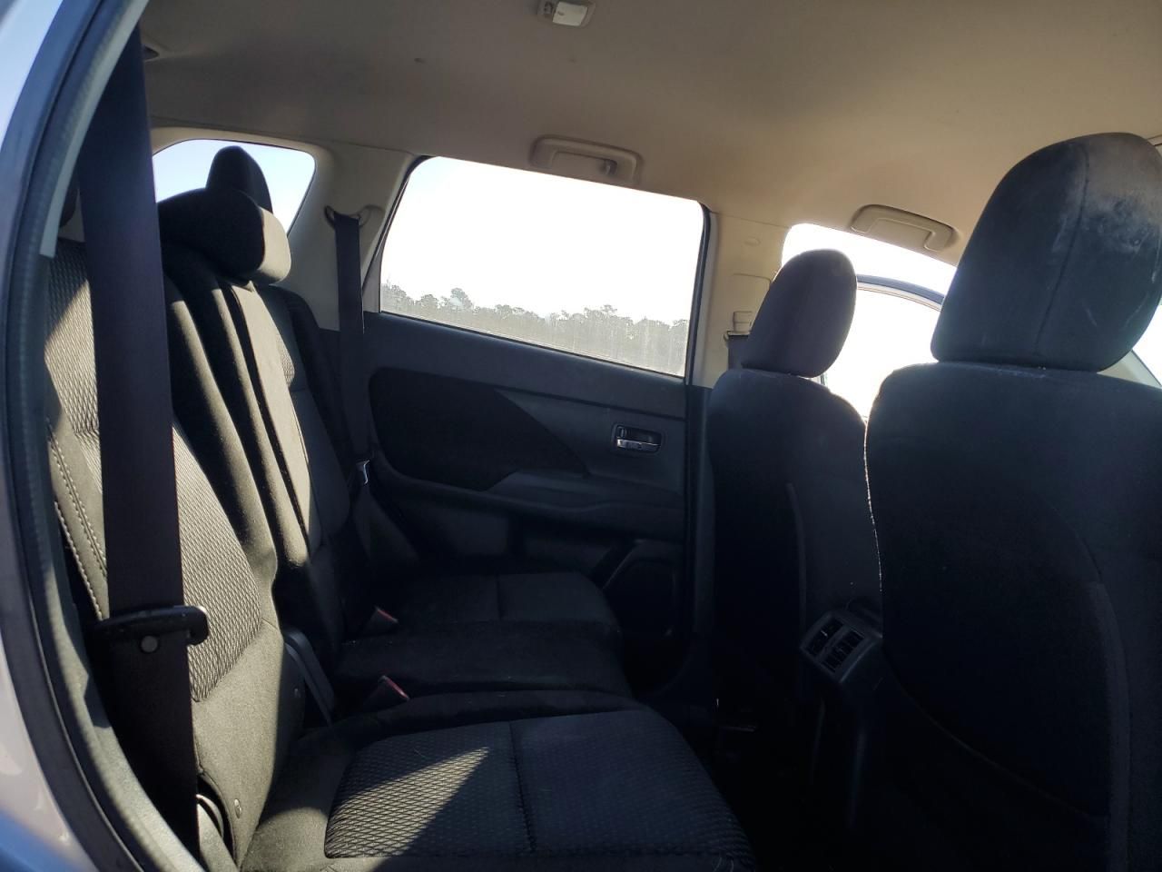 2019 Mitsubishi Outlander es