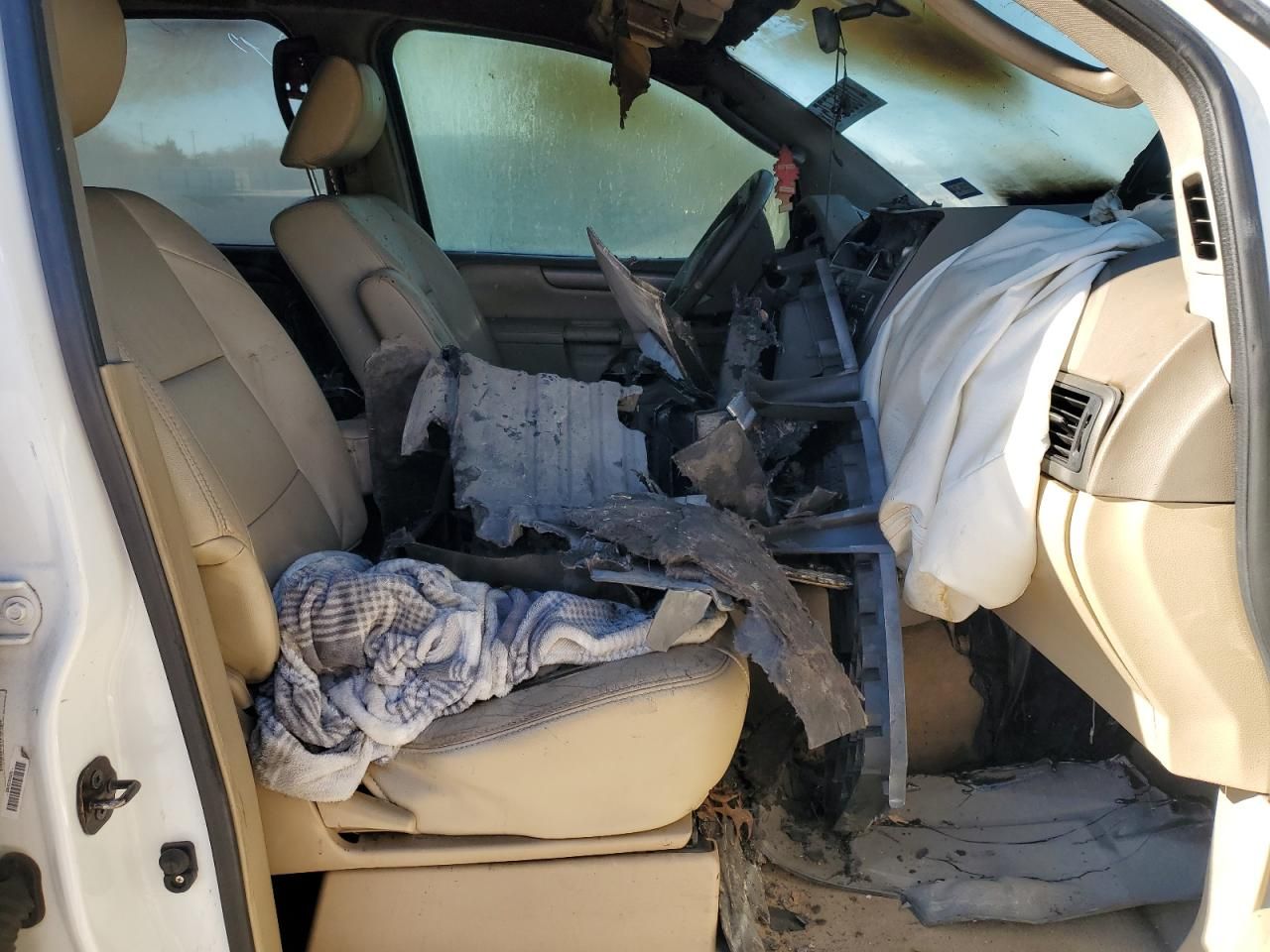 2011 Nissan Armada sv