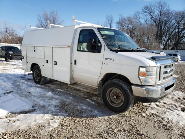 2016 Ford Econoline E350 Super Duty Cutaway Van