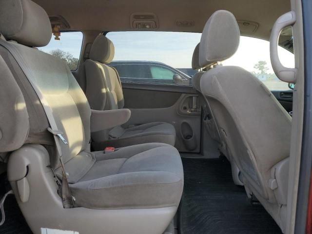 2005 Toyota Sienna CE