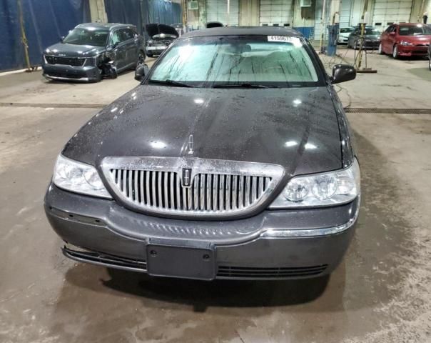 2005 Lincoln Town Car Signature Limited