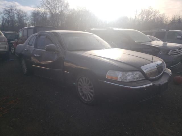 2005 Lincoln Town Car Signature Long Wheelbase