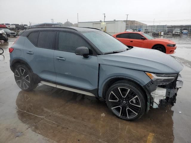 2022 Volvo XC40 T5 R-Design