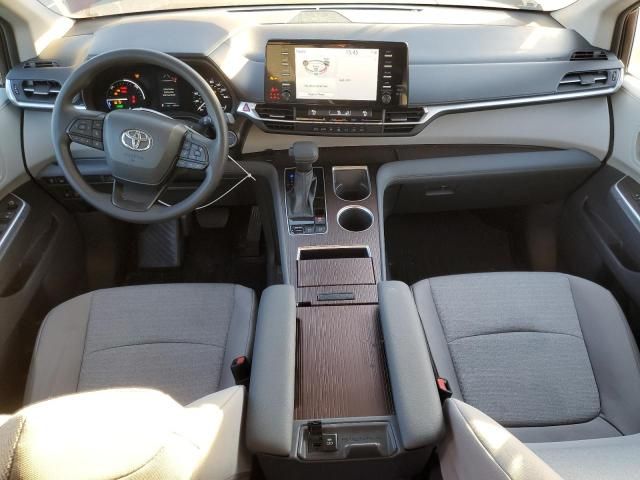 2024 Toyota Sienna LE